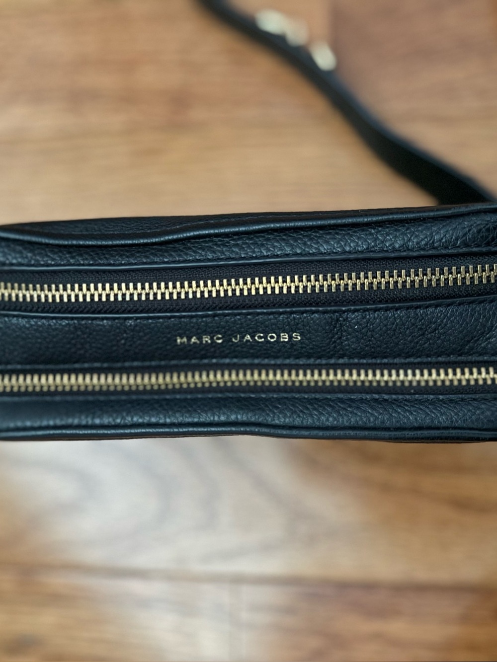 Marc Jacobs Black Leather Double J Crossbody Camera Bag with Gold Hardware - Picture 3 of 7